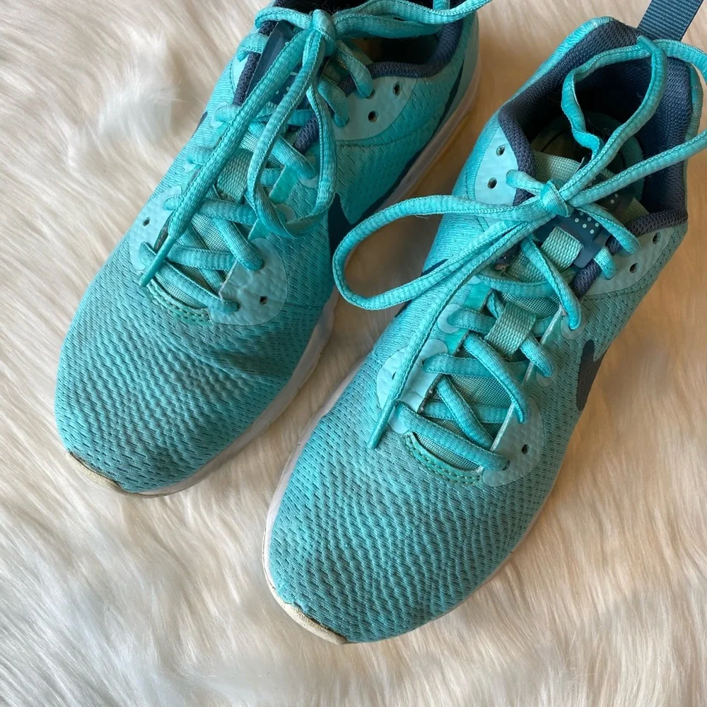 Nike Free Hyper Turquoise Girls Sneaker Size 6 1/2
